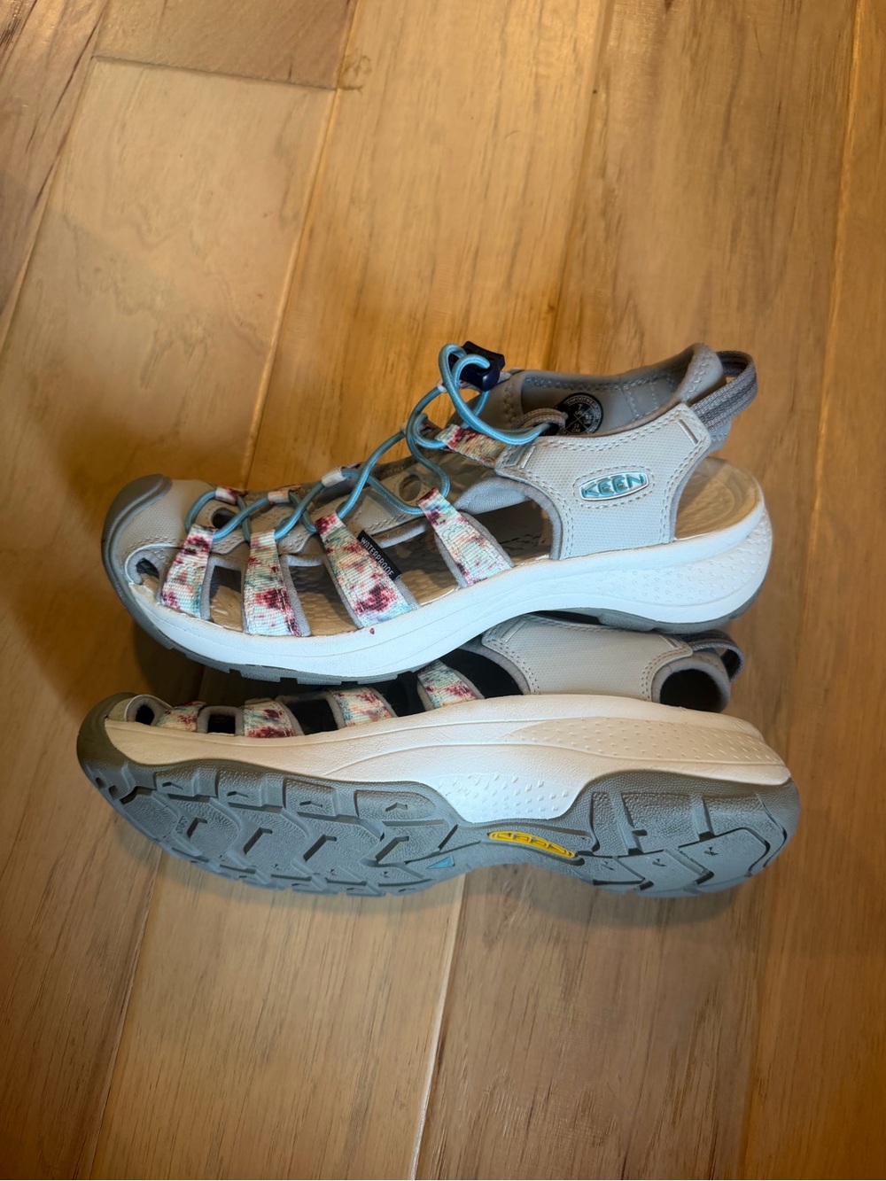 Keen Women's Astoria West Sandals in the Vapor/Porcelain floral colorway size 7 - Picture 3 of 7